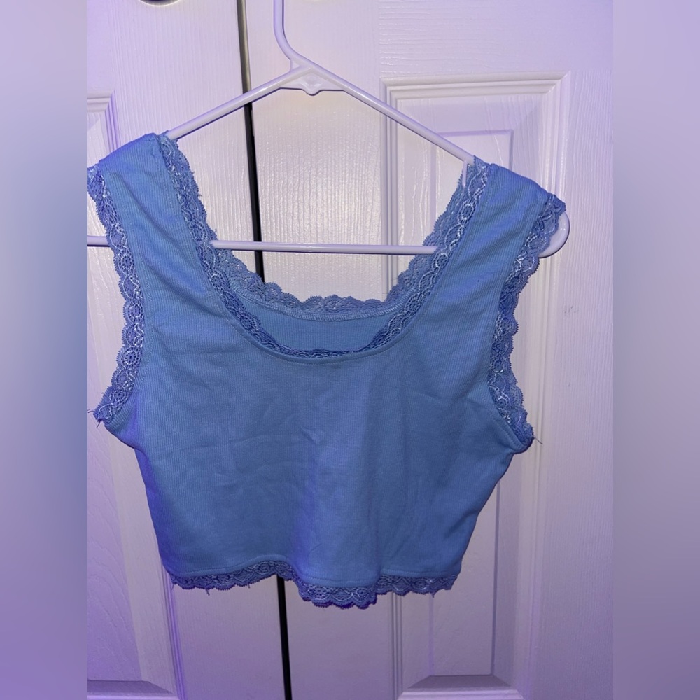 3 pack of cropped lace tank tops